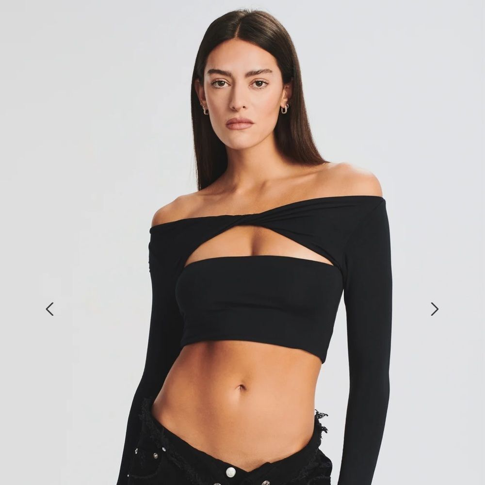 Seroya Ellis Long-Sleeve Peekaboo Cut-Out Top in Black. Soft! Size Small. NWT!!